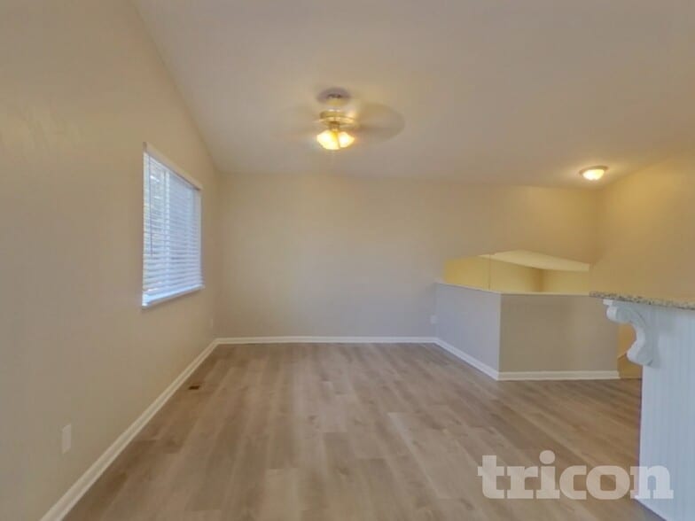 Building Photo - 7623 Safari Cir