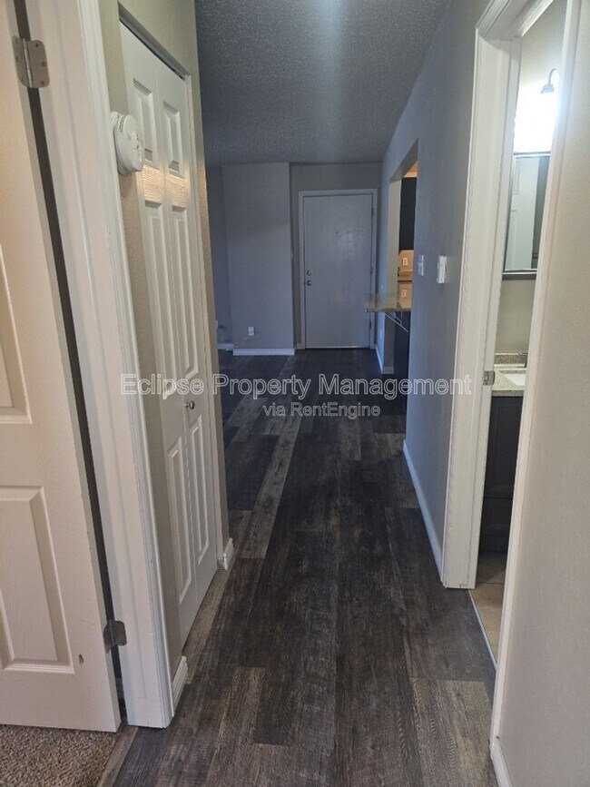 Building Photo - 512 Bell Ct