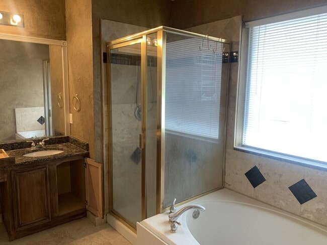 Building Photo - Home for Rent in The Colony- 3/2/2
