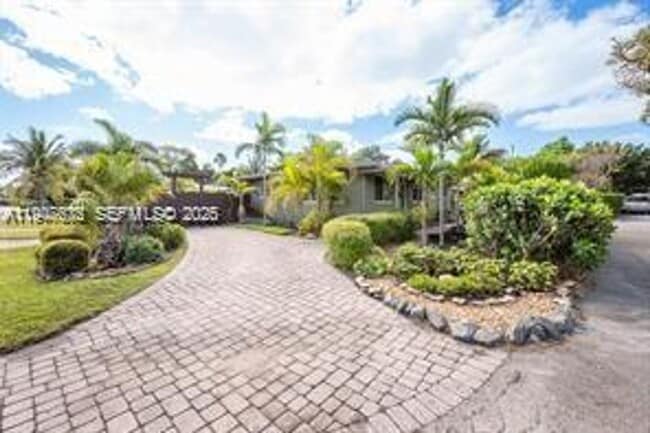 Building Photo - 1532 NE 39th St