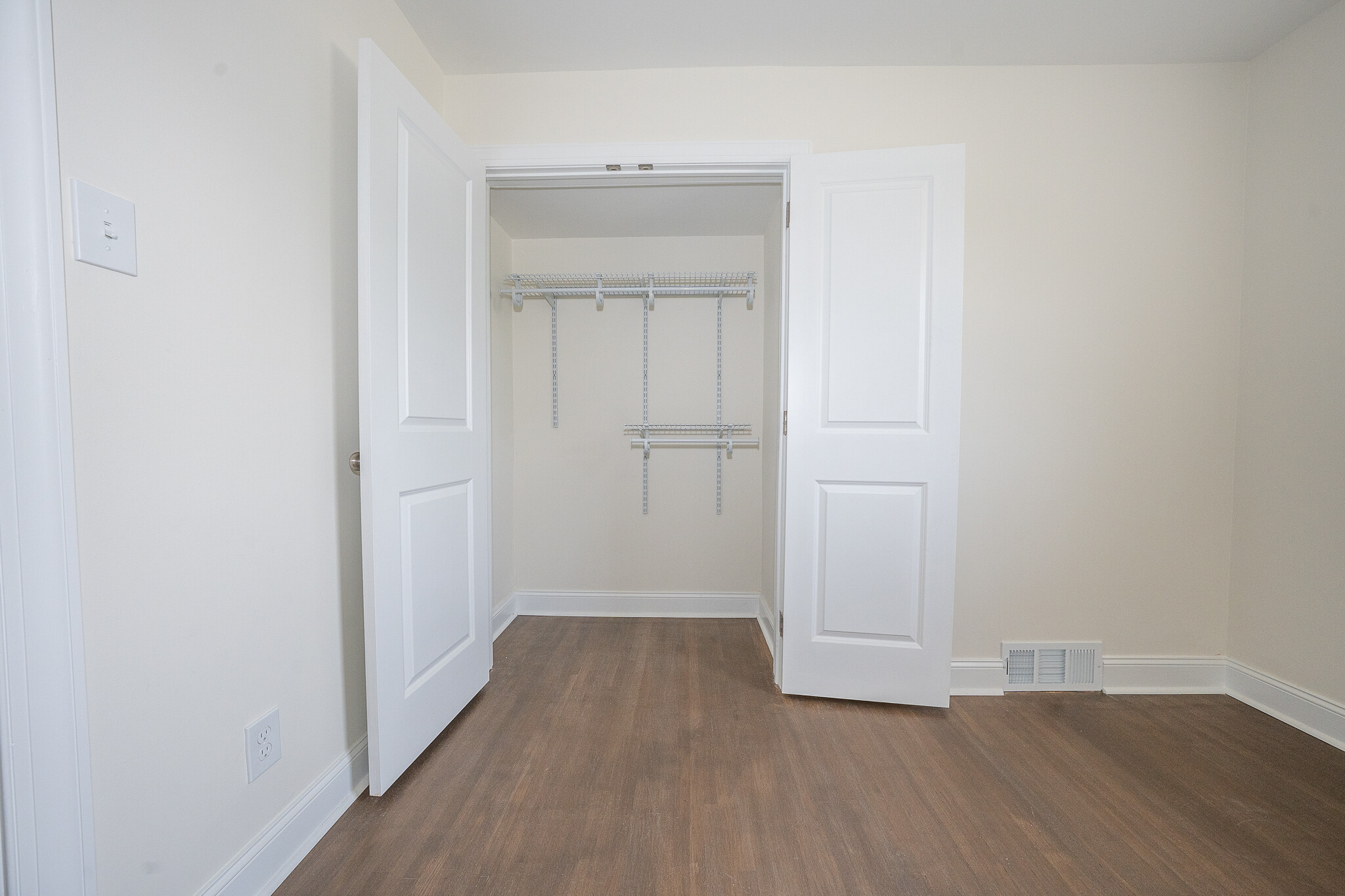 Building Photo - 503 Poplar Rd