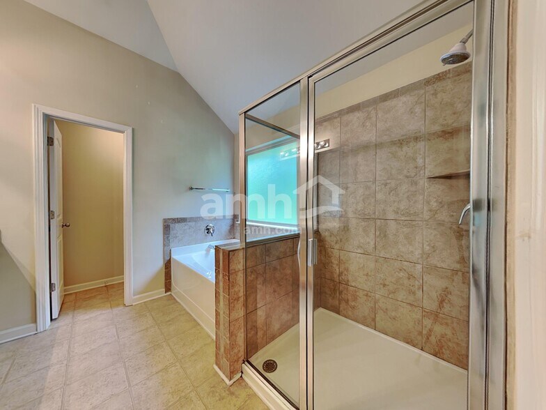 Building Photo - 1470 Rose Terrace Cir