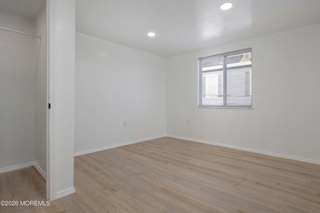 Building Photo - 12 Main St