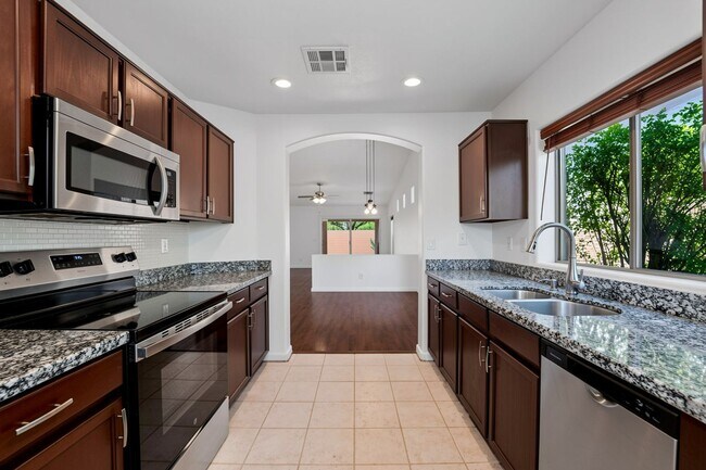 Building Photo - Well maintained 3 bedroom home in Cave Creek AZ - Available Today!