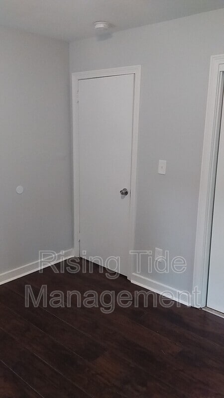 Building Photo - 1909 16th Ave N