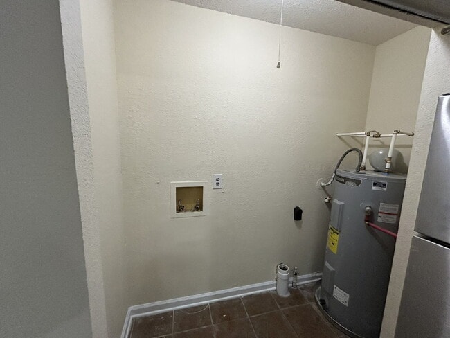 Building Photo - Apartment For Rent