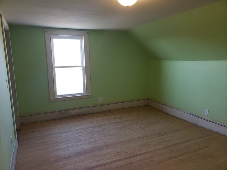 Building Photo - 257 Webber Ave