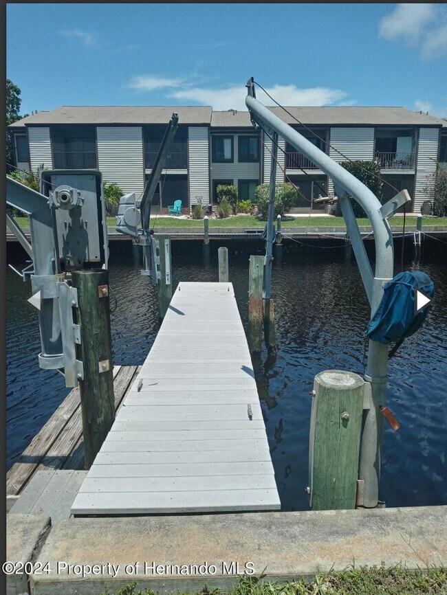 Building Photo - 200 Meres Blvd