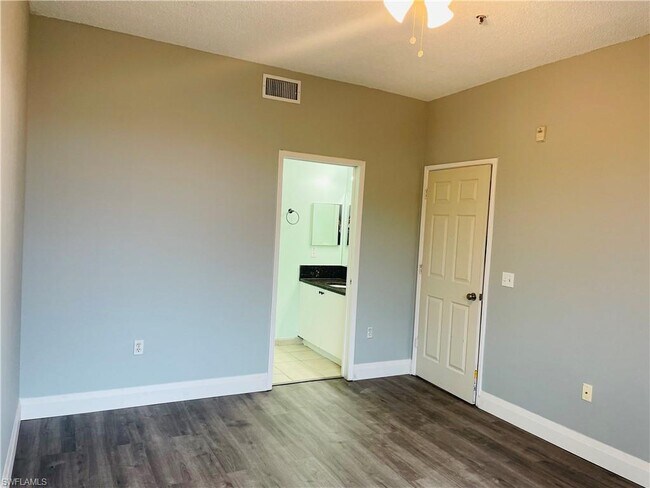 Building Photo - 1205 Reserve Way