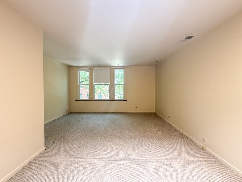 Building Photo - 839 S Carpenter St
