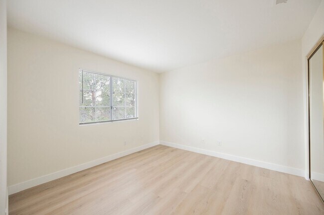Building Photo - Honey, I’m Home! This Lovely 3 Bedroom, Two-Story Home Is Located In Summerlin.