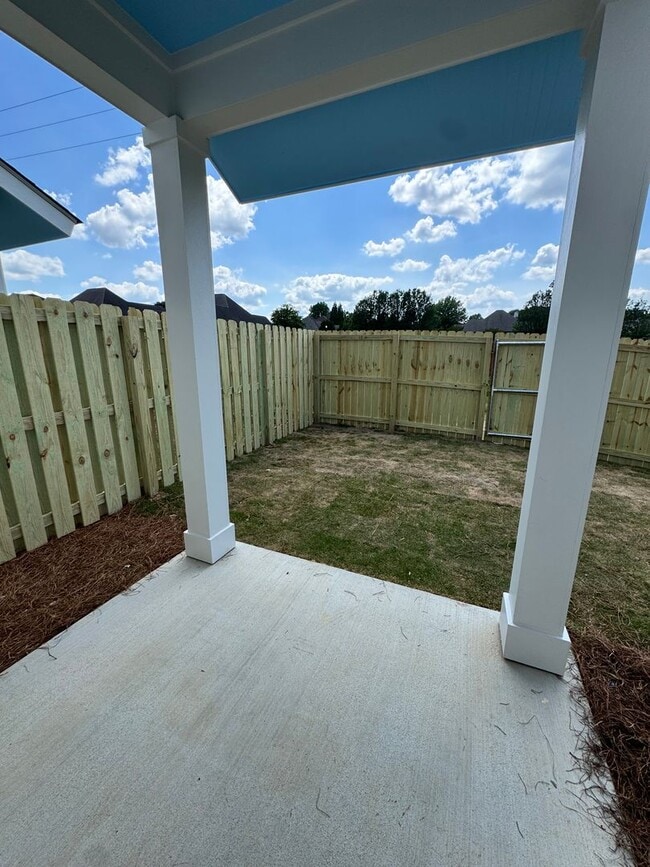 Building Photo - Brand New Townhome with Fence!