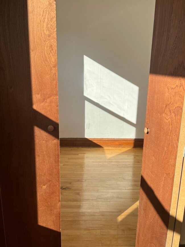 Building Photo - 4555 S Francisco Ave