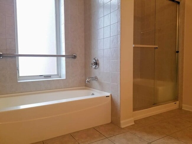 Building Photo - 5036 W Pensacola Ave