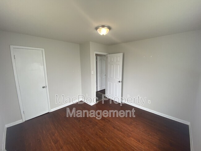 Building Photo - 1500 Airport Ave