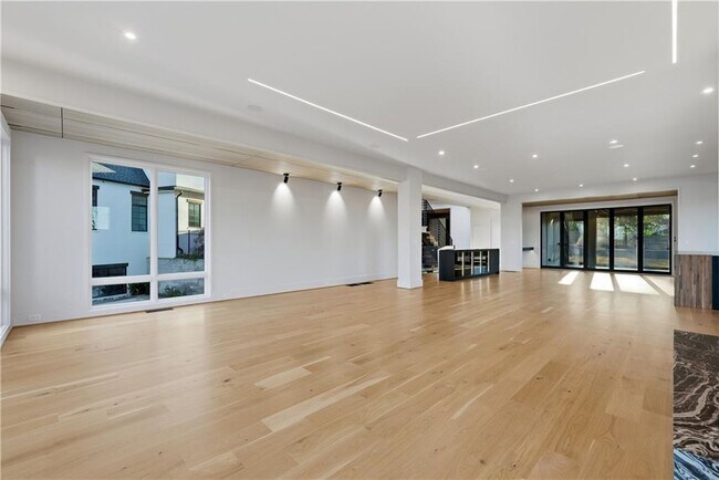 Building Photo - 1033 Reeder Cir NE