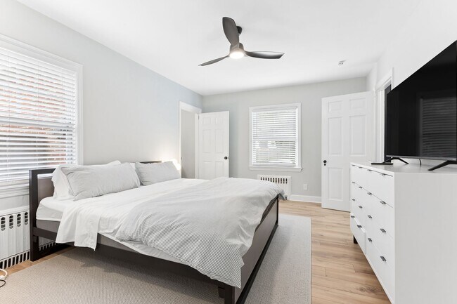 Building Photo - Fully Furnished Mid-Term Rental with Utilities Included!!