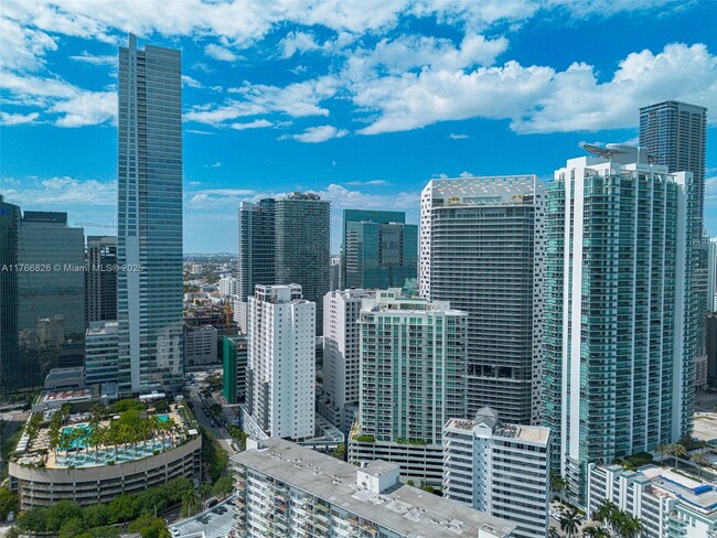 Building Photo - 1300 Brickell Bay Dr