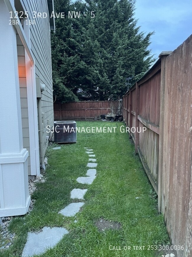 Building Photo - 1225 3rd Ave NW