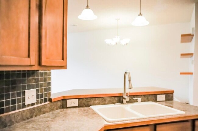Building Photo - 4385 Empress Dr N