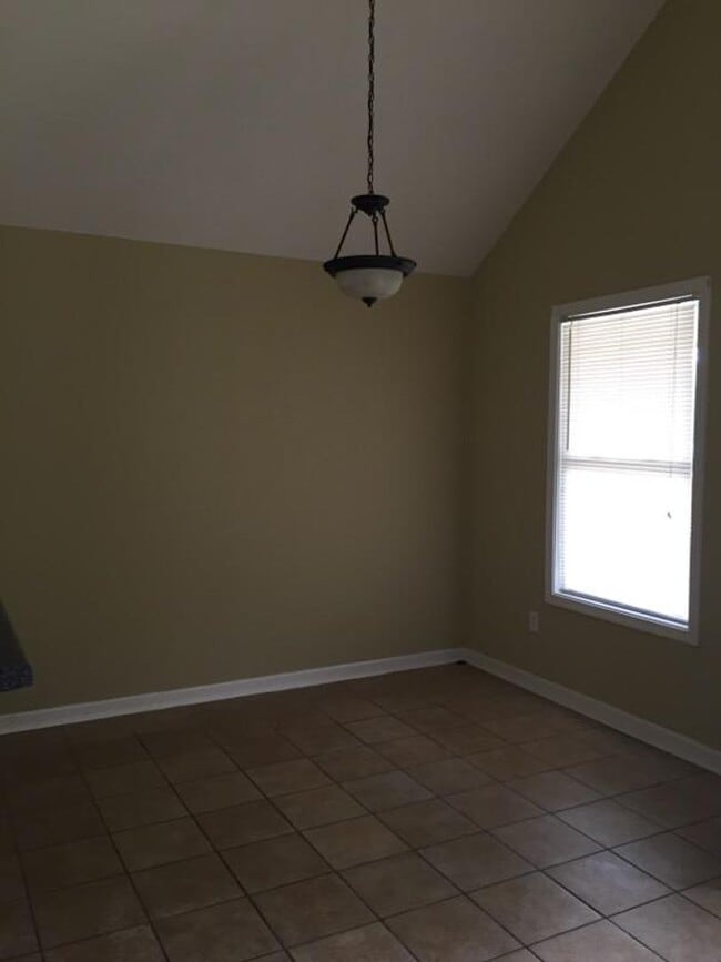 Building Photo - 3 BD/2 BA