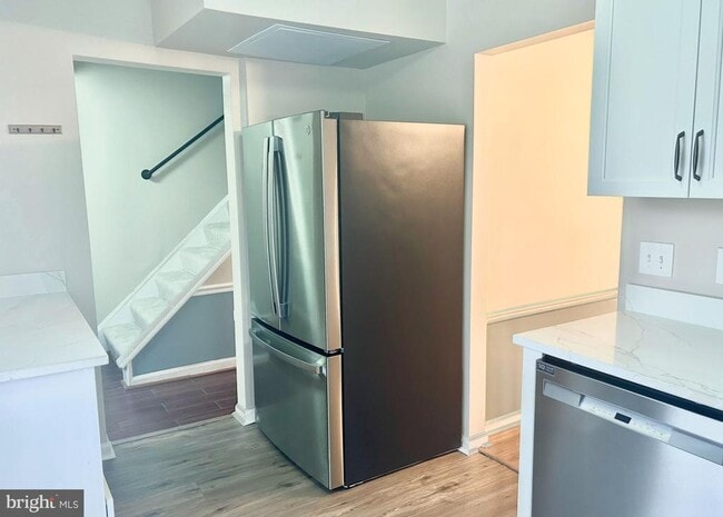 Building Photo - 10108 Sabin Dr