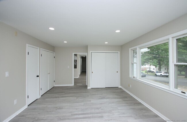 Building Photo - 2 Lakeview Ave