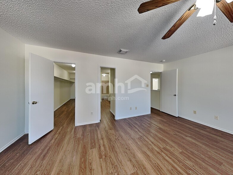 Building Photo - 8043 Cantura Mls