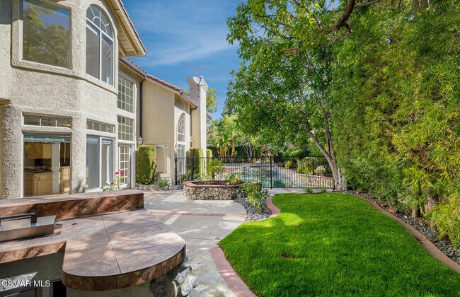 Building Photo - 2612 Yellowwood Dr