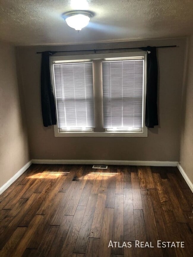 Building Photo - 7387 Oneida Dr