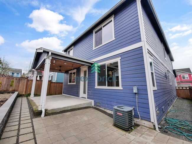 Building Photo - 4 BED AND 2.5 BATH SINGLE FAMILY HOUSE FOR...