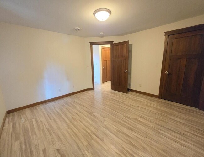 Building Photo - FREE SEPTEMBER RENT for this Spacious 4-Bedroom Home with Vaulted Ceilings with Finished Basement...