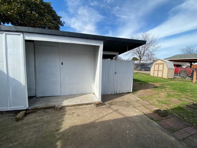 Building Photo - Great location!! Dont miss this 3 Bed house with rent below $1500!