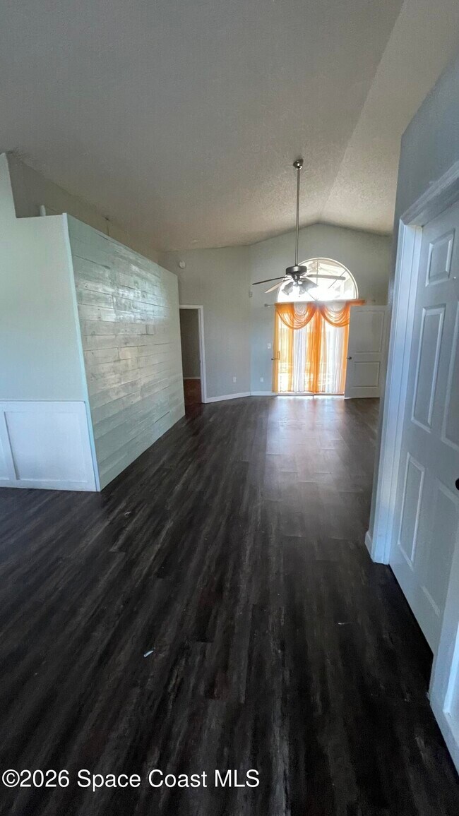 Building Photo - 2555 Street Pauls Dr