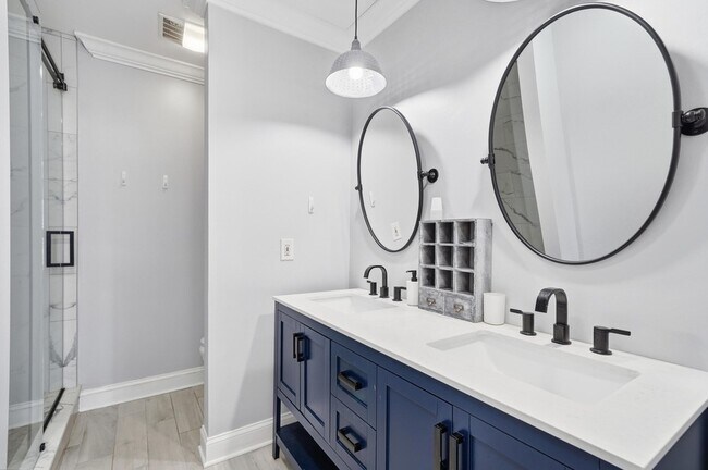 Building Photo - 842 SE 19th Ave