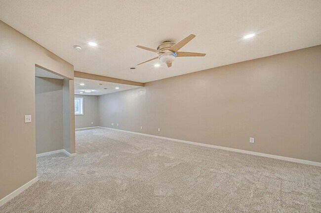 Building Photo - Spacious 4-Bed 4-Bath Home in Buffalo - Available 7/1!