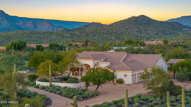 Building Photo - 5910 E Cielo Run S