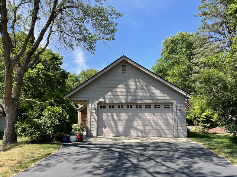 Building Photo - 5858 Red Cherry Ln