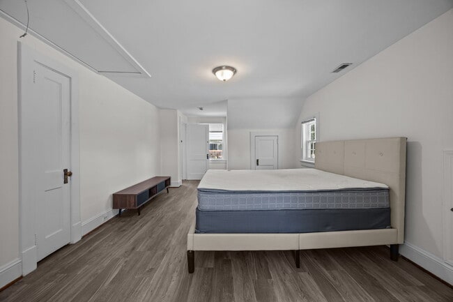 Building Photo - 806 Gorman St