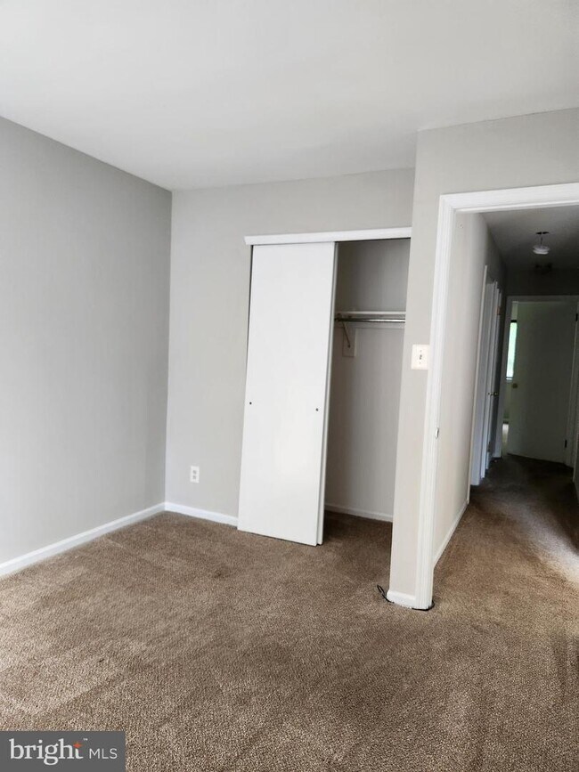 Building Photo - 39 5 Crown Royal Cir