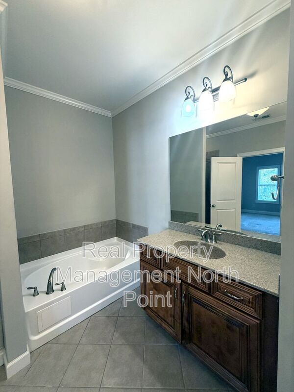 Building Photo - 3026 Eltham Pl