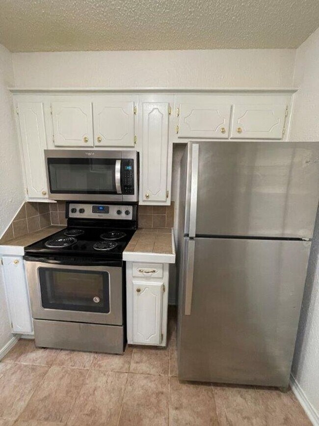 Building Photo - Military Discount available! Updated 3 bed...