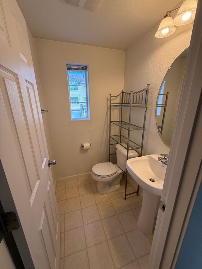Building Photo - Spacious Beaverton Living – Prime Location...