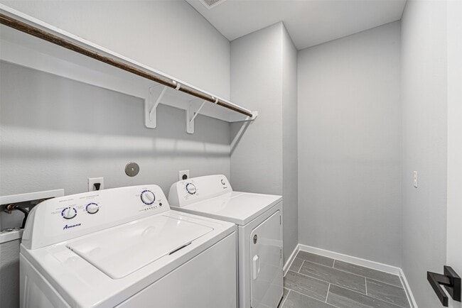 Building Photo - 8475 Berry Brush Ln