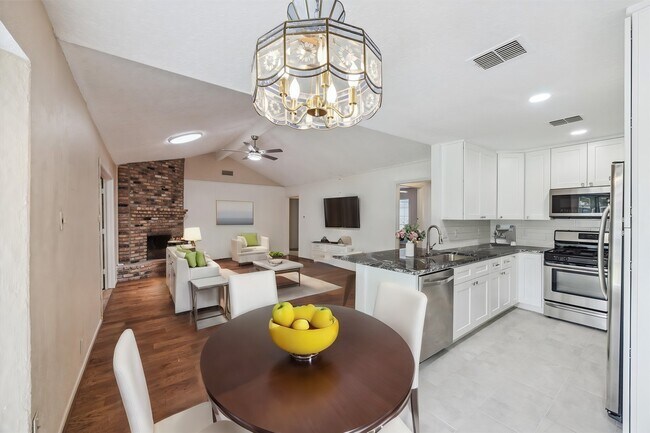 Building Photo - 5359 Little John Ln