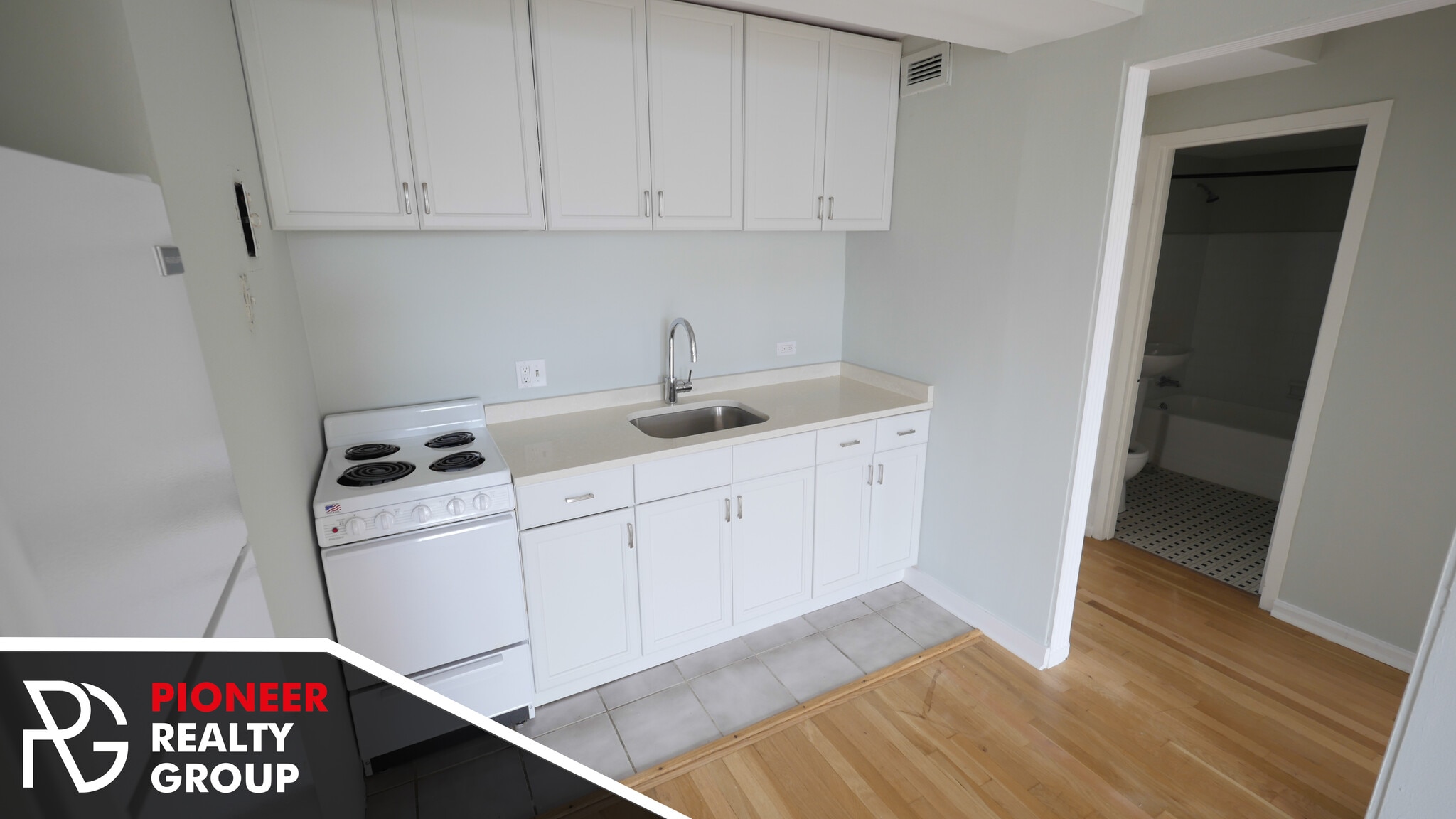 Building Photo - 433 W Wellington Ave