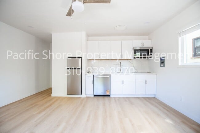 Building Photo - 24 27th Pl