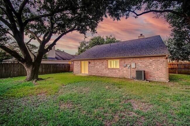 Building Photo - 1502 Park Wind Dr