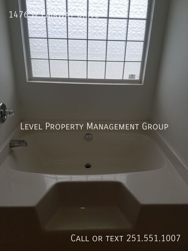 Building Photo - 1476 W Fairway Dr