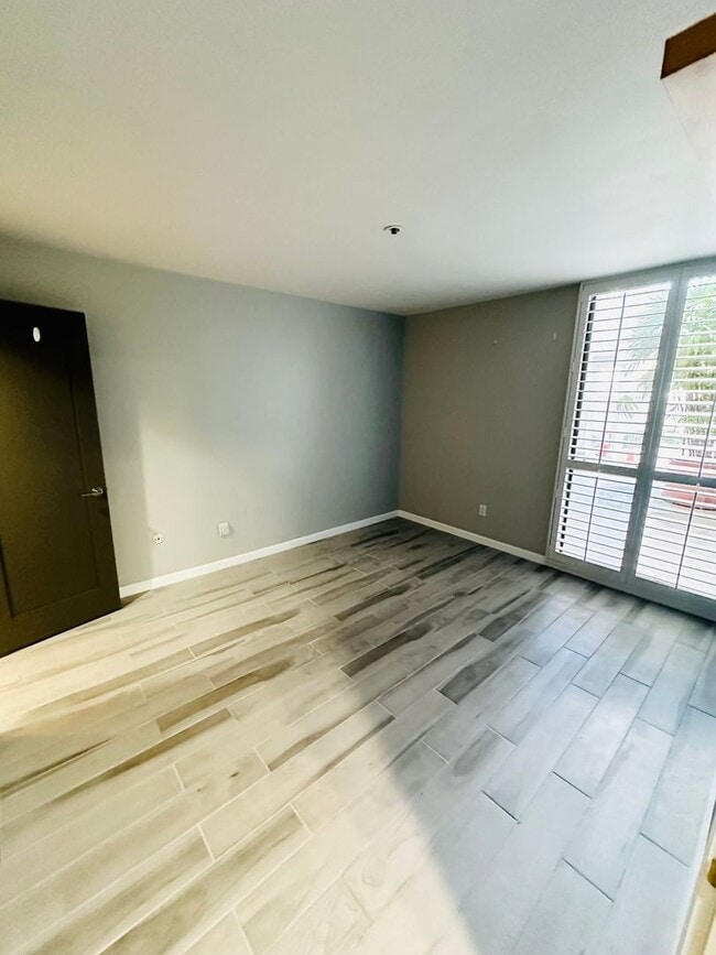 Building Photo - Ground level 2 bedroom, 2 bath in Bayfront...